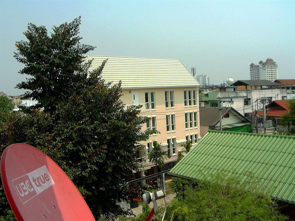 The Britannia Hotell Chiang Mai Exteriör bild