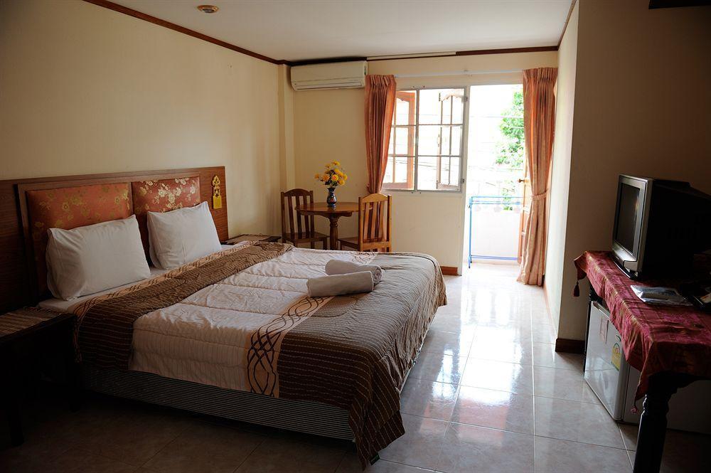 The Britannia Hotell Chiang Mai Exteriör bild