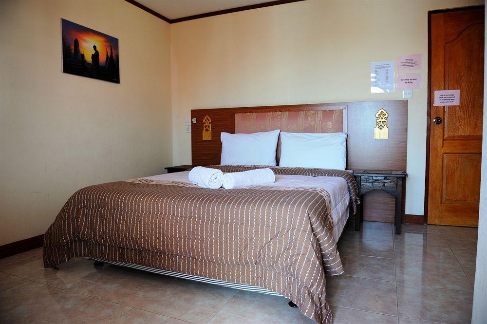 The Britannia Hotell Chiang Mai Exteriör bild