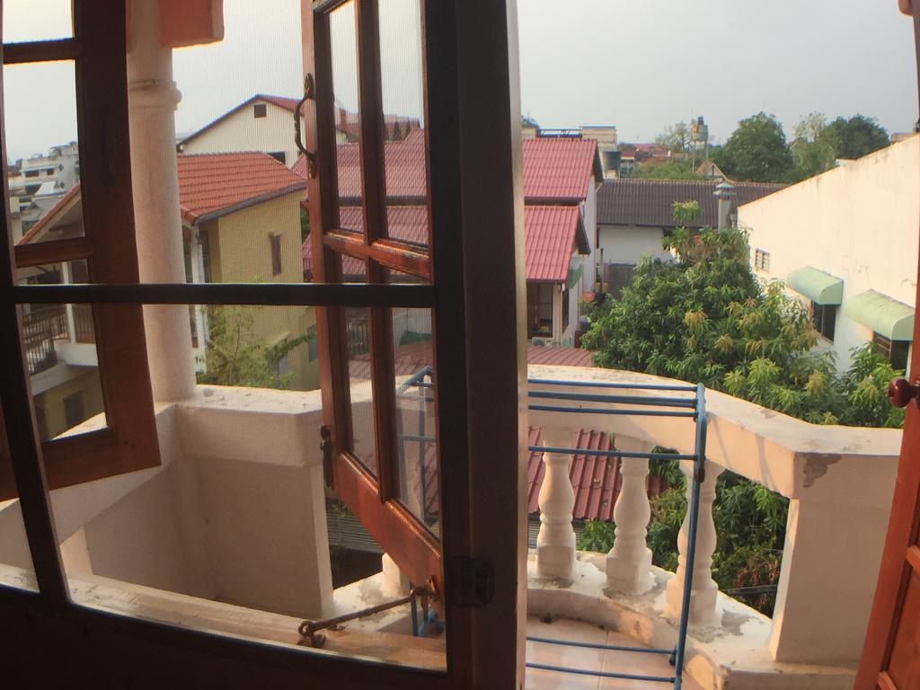 The Britannia Hotell Chiang Mai Exteriör bild