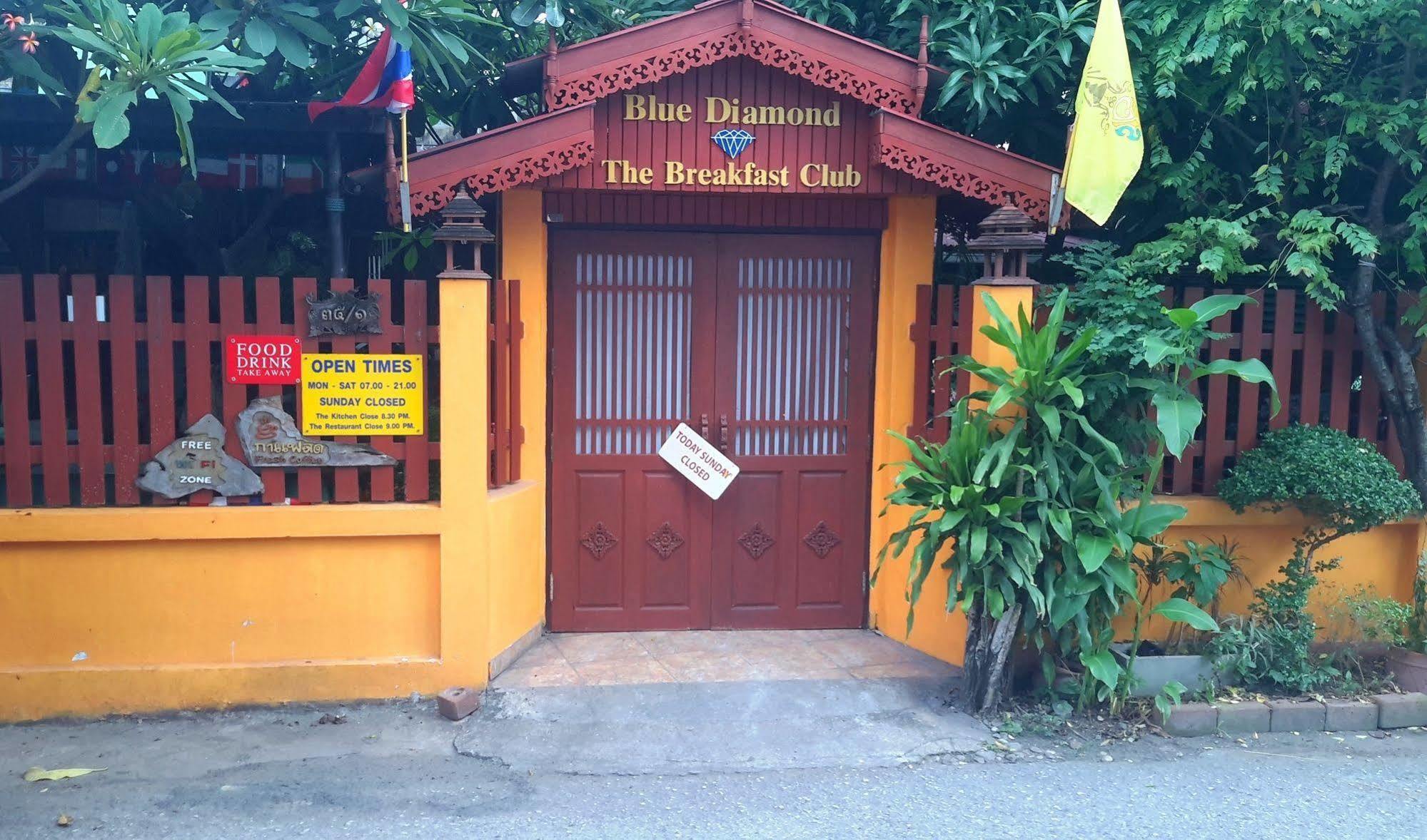 The Britannia Hotell Chiang Mai Exteriör bild