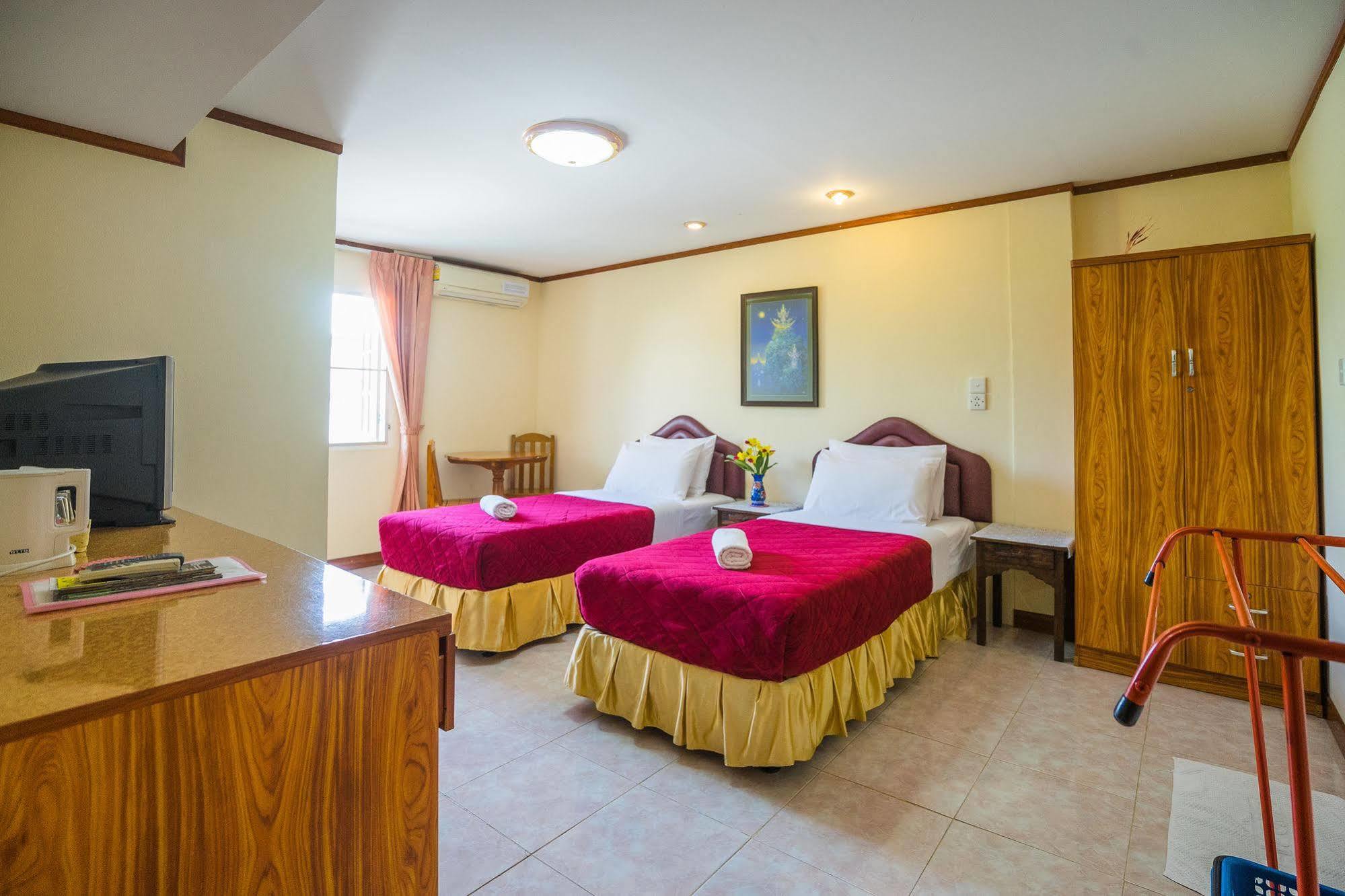 The Britannia Hotell Chiang Mai Exteriör bild