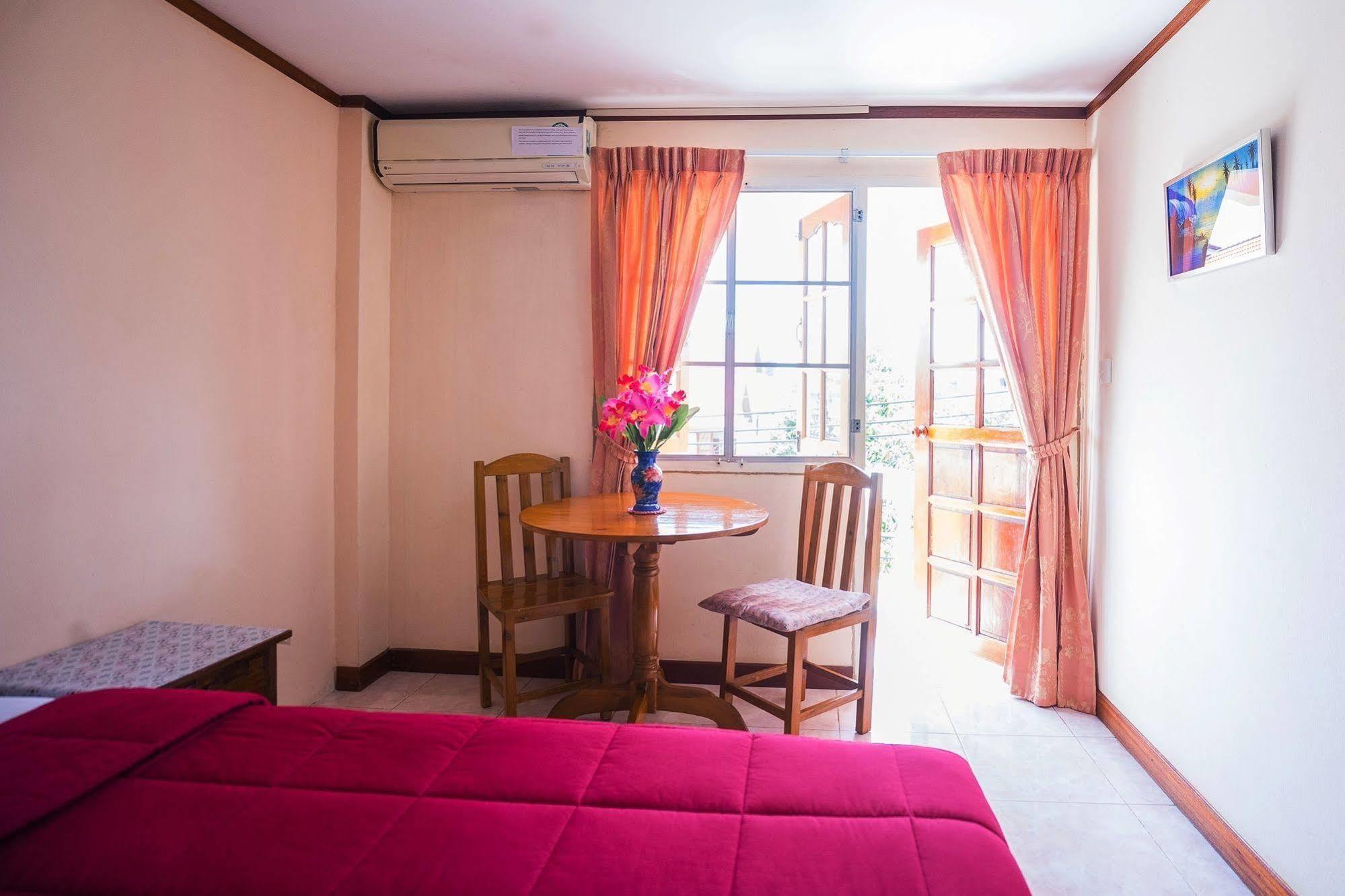 The Britannia Hotell Chiang Mai Exteriör bild