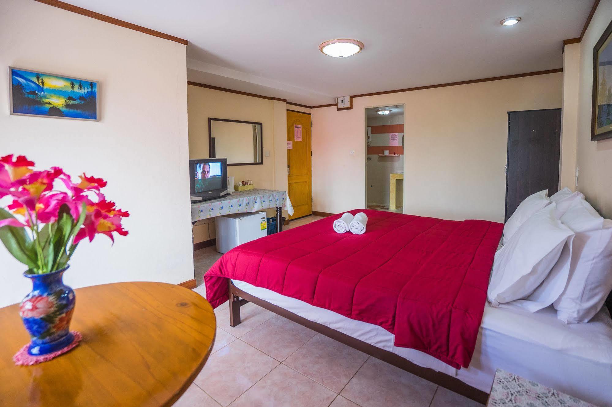 The Britannia Hotell Chiang Mai Exteriör bild