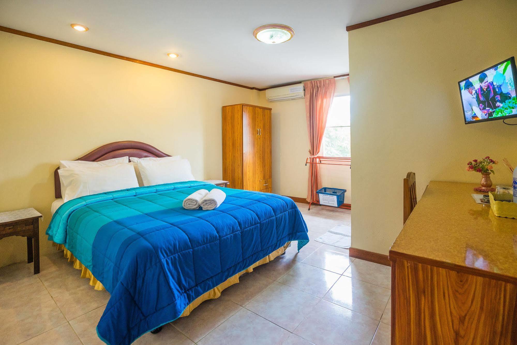 The Britannia Hotell Chiang Mai Exteriör bild