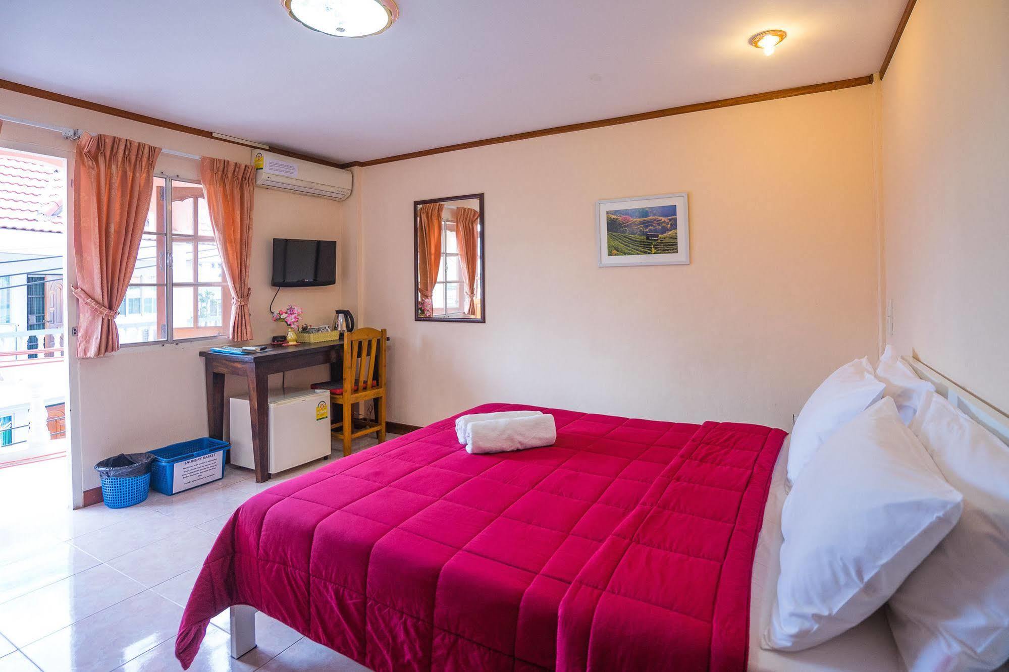 The Britannia Hotell Chiang Mai Exteriör bild