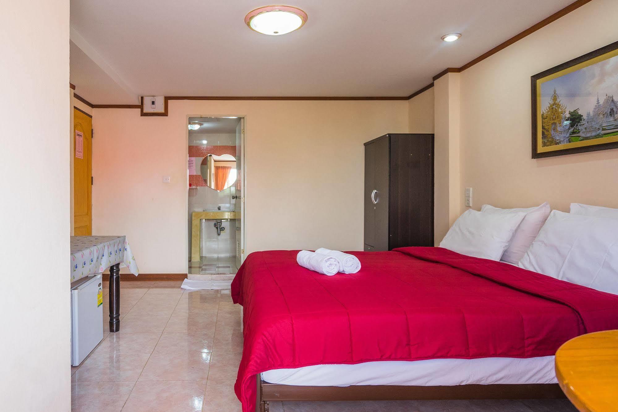 The Britannia Hotell Chiang Mai Exteriör bild